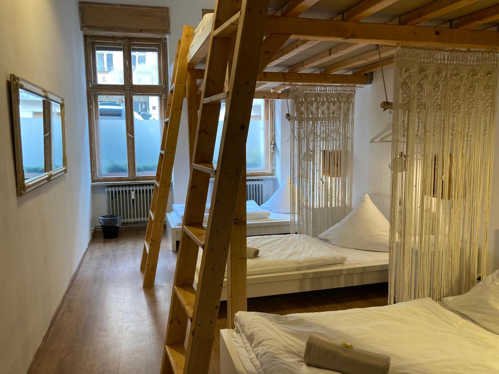 Bed 6-Bed Dormitory Room