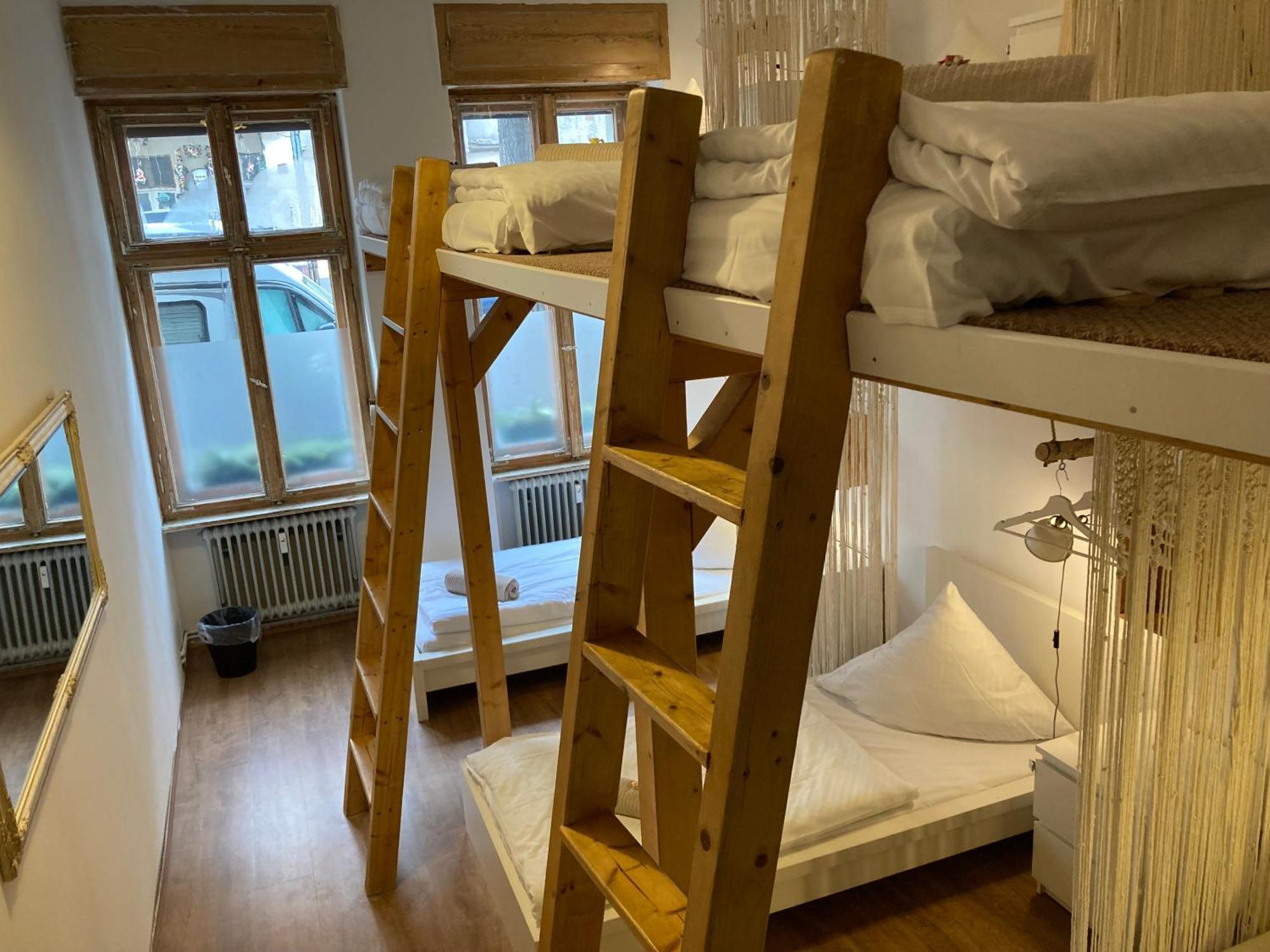 Bed 6-Bed Dormitory Room