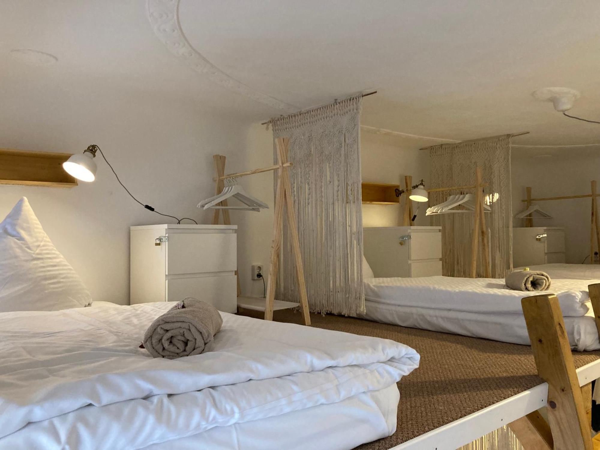Bed 6-Bed Dormitory Room